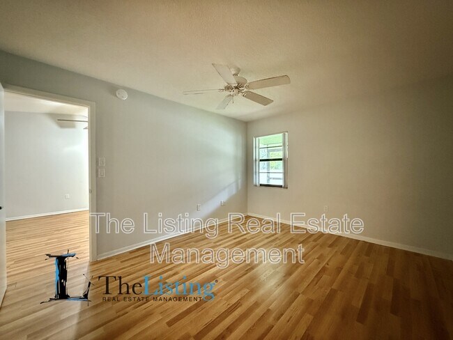 Building Photo - 2131 Ridge Rd S