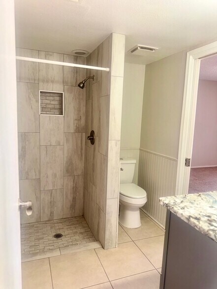 1st Floor Bathroom - 4976 N Via Carina