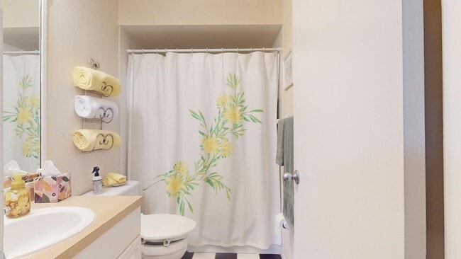 Building Photo - 5037 Village Garden Dr