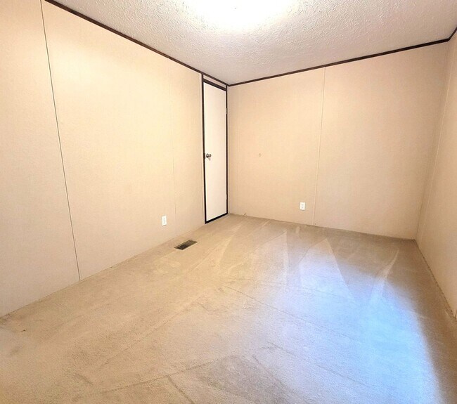 Building Photo - Peaceful country-style - 2 Bedroom, 2 Bath Private Home