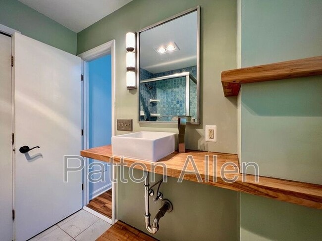 Building Photo - 126 Locust Ct