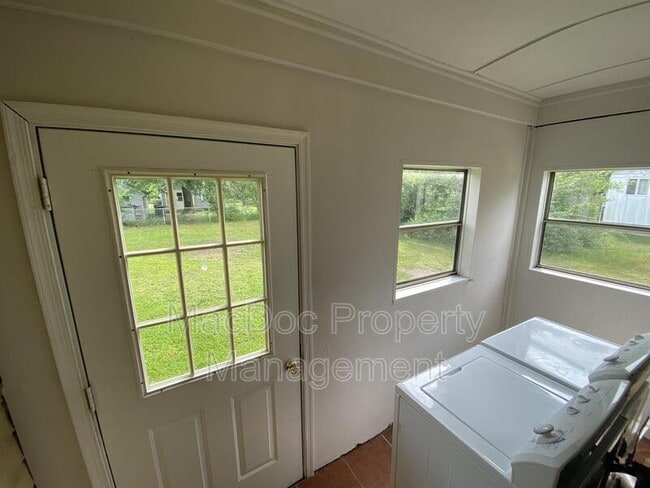 Building Photo - 309 3rd St