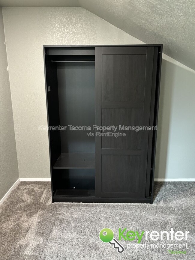 Building Photo - 1302 E 40th St