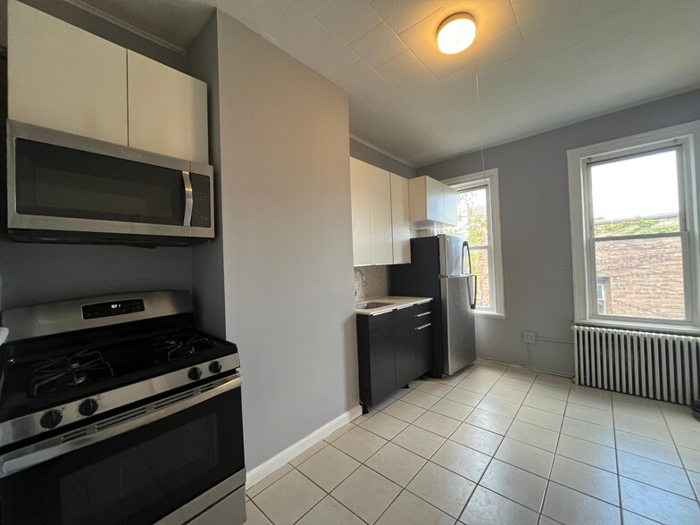 Building Photo - 218 Bowers St