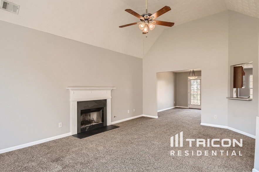 Building Photo - 1401 Lancaster Ct
