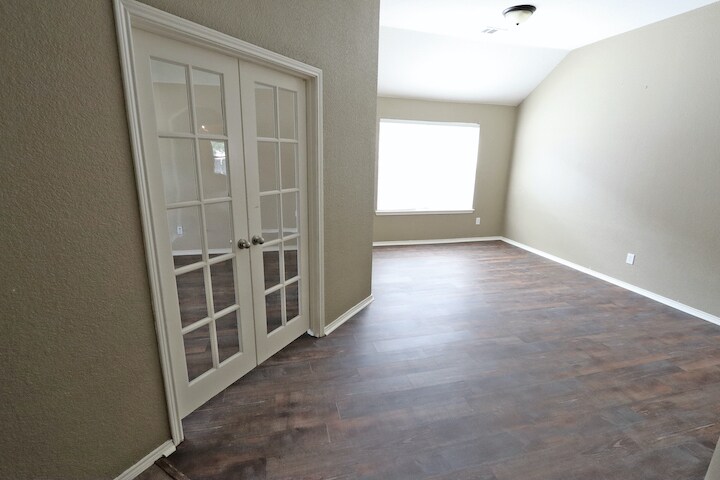 Building Photo - 1000 Warbler Ln
