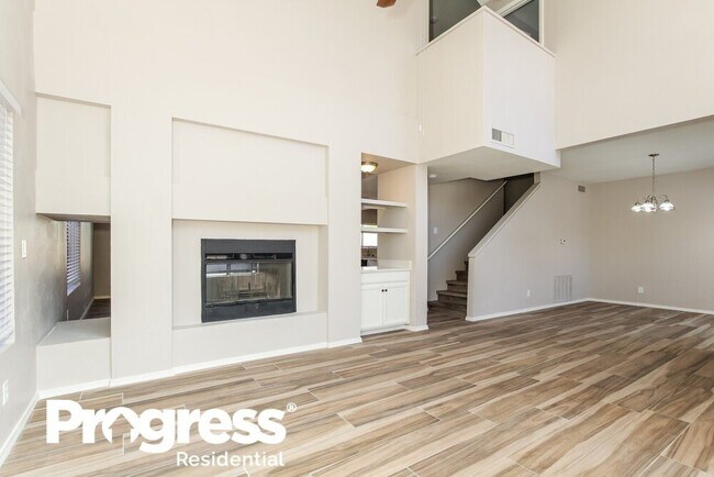 Building Photo - 4546 E Villa Theresa Dr