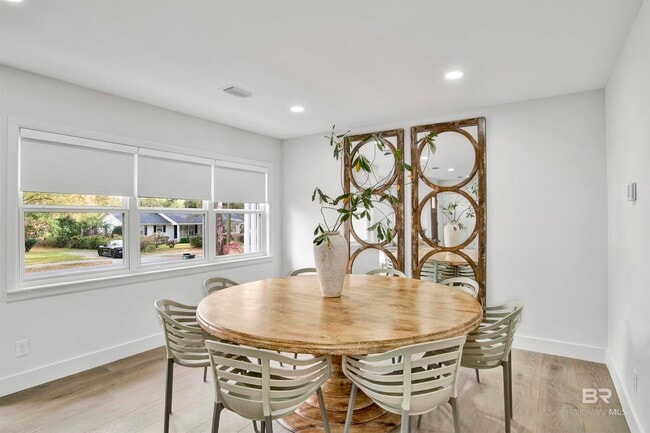 Building Photo - 380 S Church St