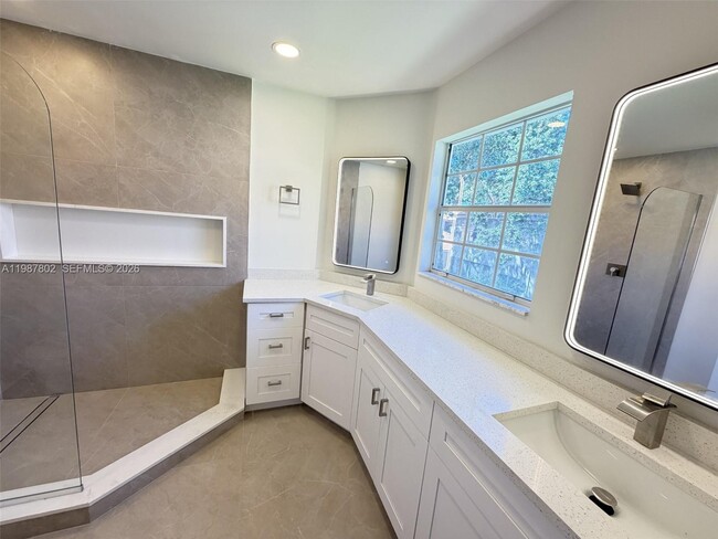 Building Photo - 20951 Vía Oleander