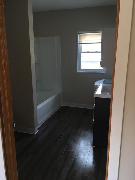 Building Photo - 452 E Holum St