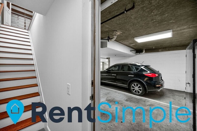 Building Photo - 1418 N Rhodes St