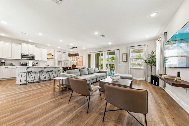 Building Photo - 389 Southfield St