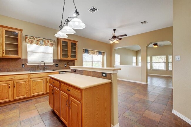 Building Photo - 904 Black Canyon St