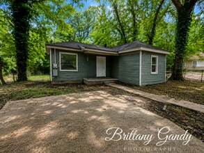 Building Photo - 3826 Huston St