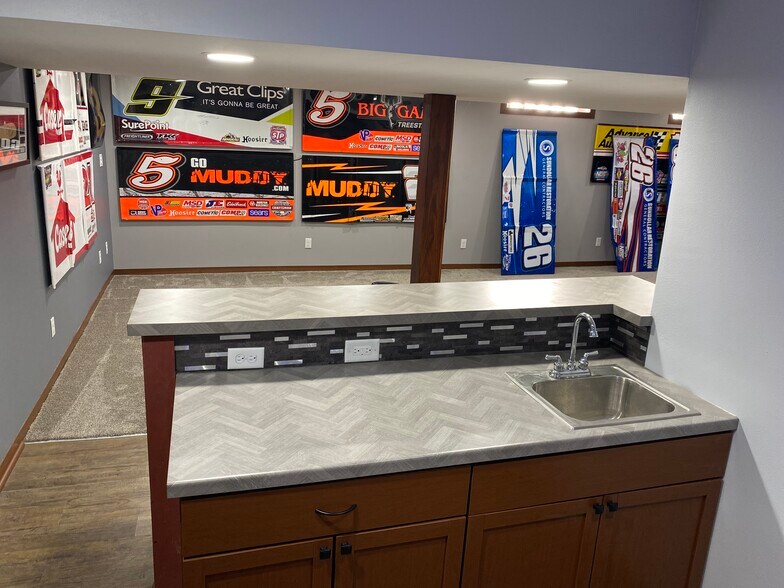 Building Photo - 808 Davis St