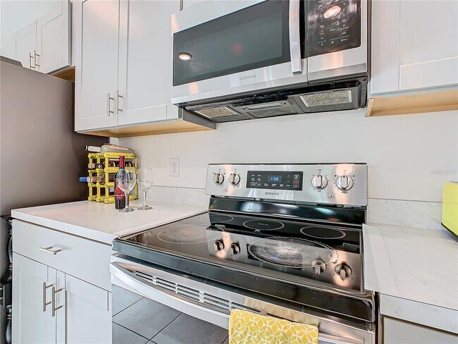 Building Photo - 208 Goldenrod Ln