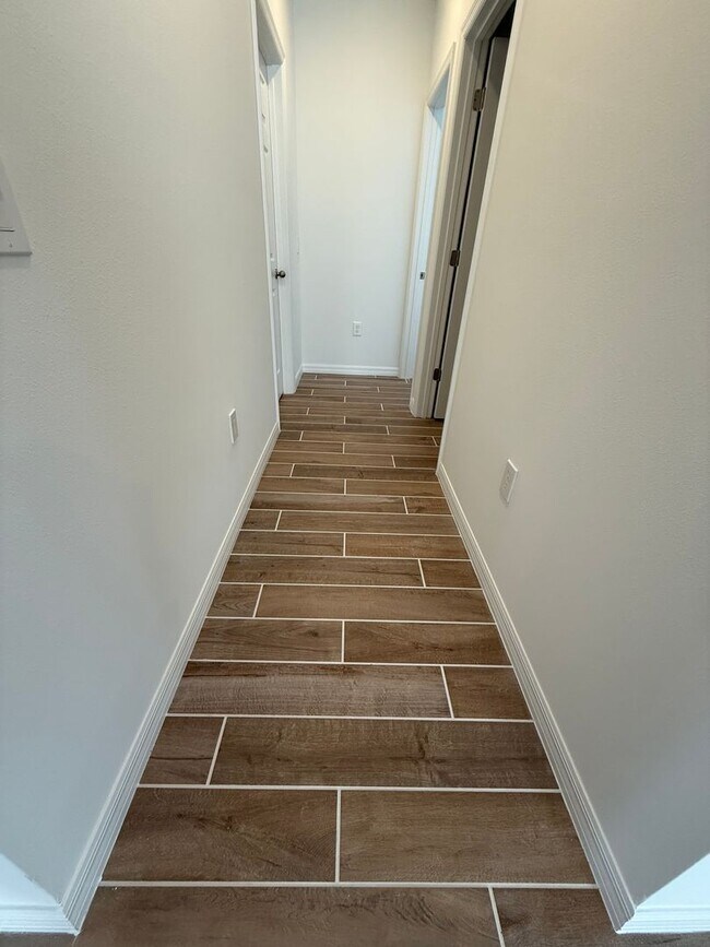 Building Photo - Stunning Eden Hills Home