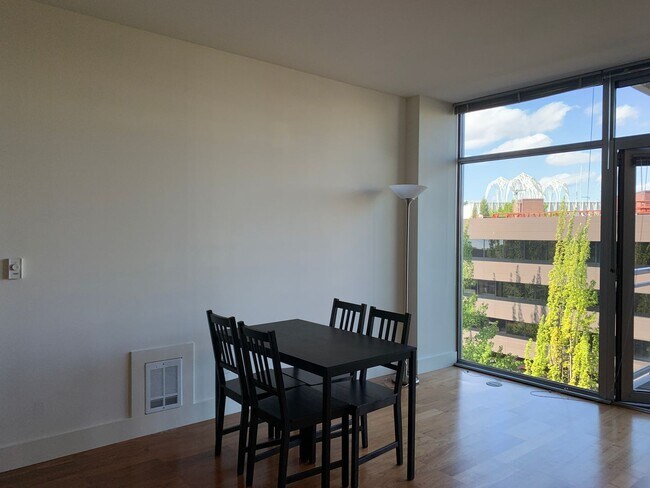 Building Photo - Modern 1BR Condo with Balcony, Concierge &...