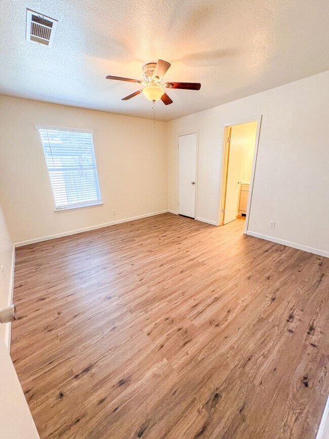 Building Photo - 2508 Hidden Hill Dr