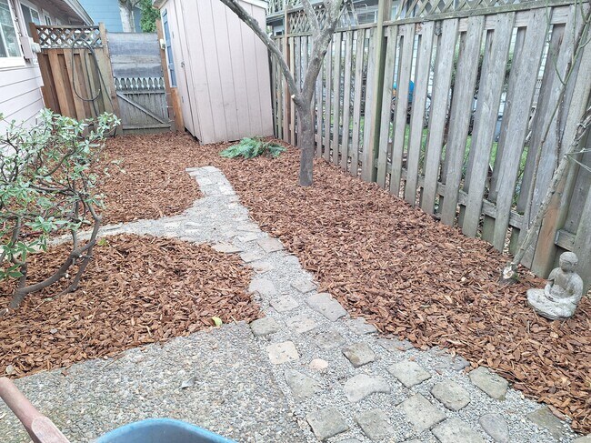 Building Photo - 6134 NE Oregon St