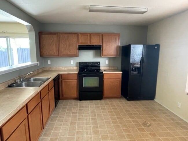 Building Photo - Spacious 3BR / 2.5BA Two-Story Home Near UTSA