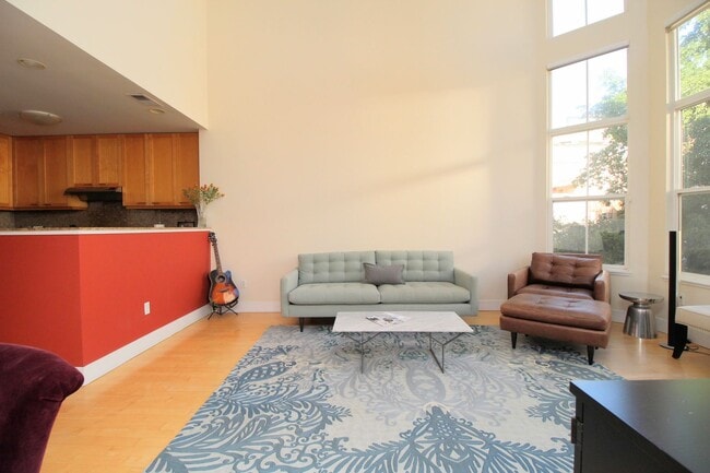 Building Photo - Best deal in the Dogpatch! Spacious top floor 2 bedroom loft. Plenty of natural light and up to d...