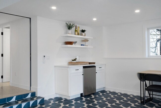 Building Photo - 1835 Naugles Dr