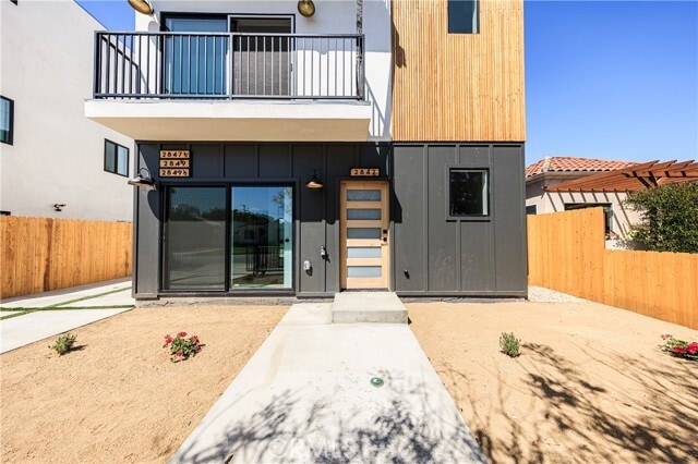 Building Photo - 2847 S Victoria Ave