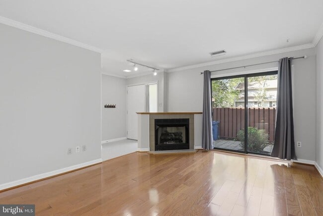 Building Photo - 2369 Southgate Square