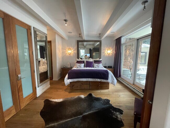 Building Photo - 210 E Hyman Ave