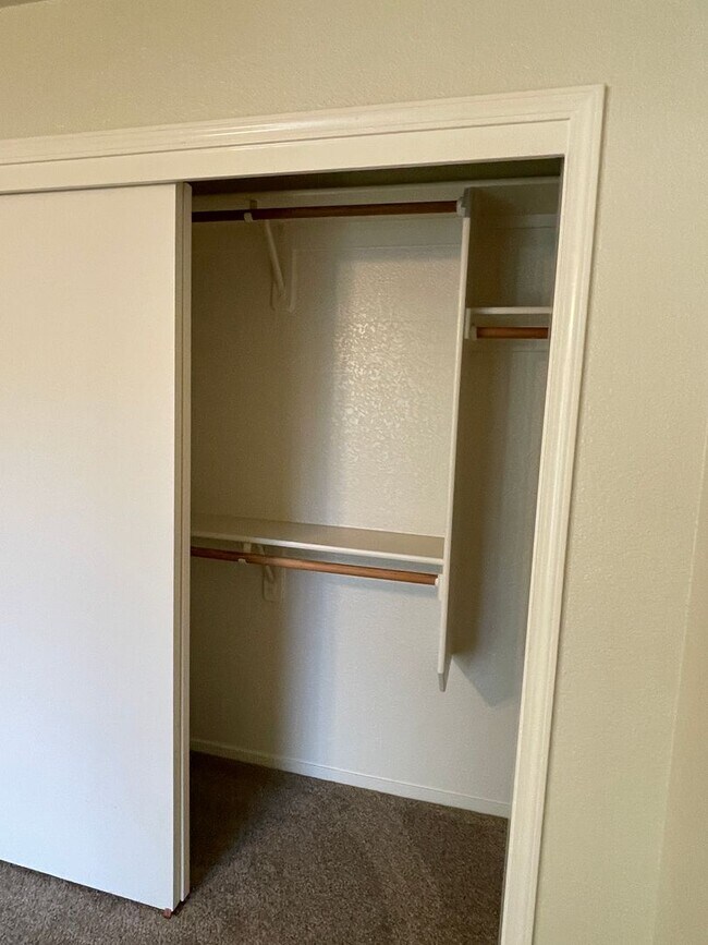 Building Photo - Chico 3 bed 2 bath Condo, Pool, Reserved Parking, upstair unit. newly refurbished