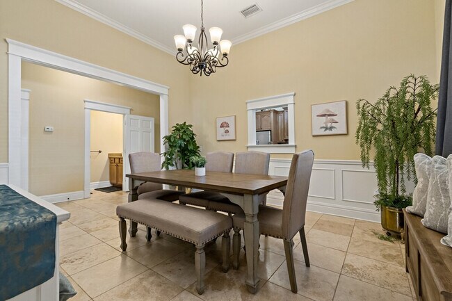 Building Photo - 611 S Orleans Ave