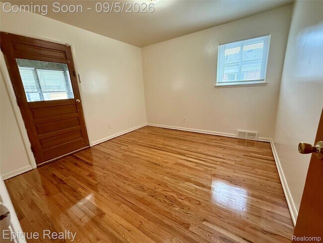 Building Photo - 5627 Clippert St