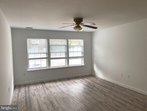 Building Photo - 10 Starboard Ct