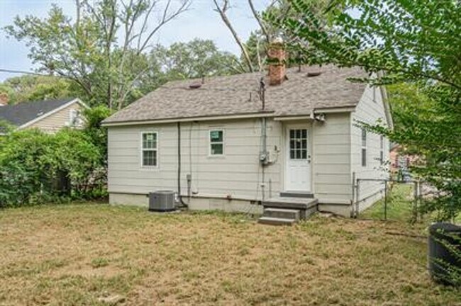 Building Photo - Limited Time $200 Move-In Special! Modern updates, spacious layout, and ready for you to make it ...