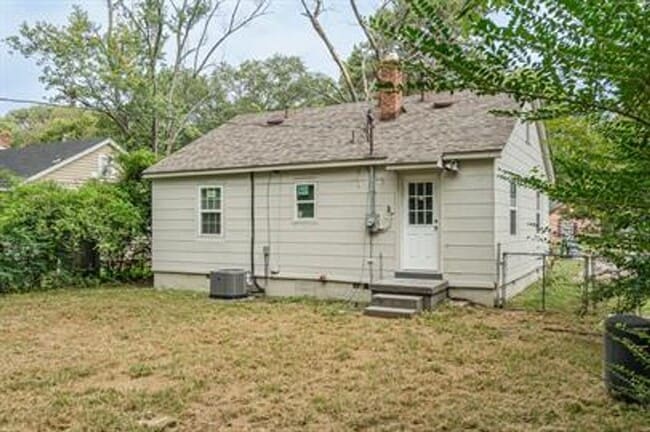 Building Photo - Updated 2-Bedroom Home with Modern Features