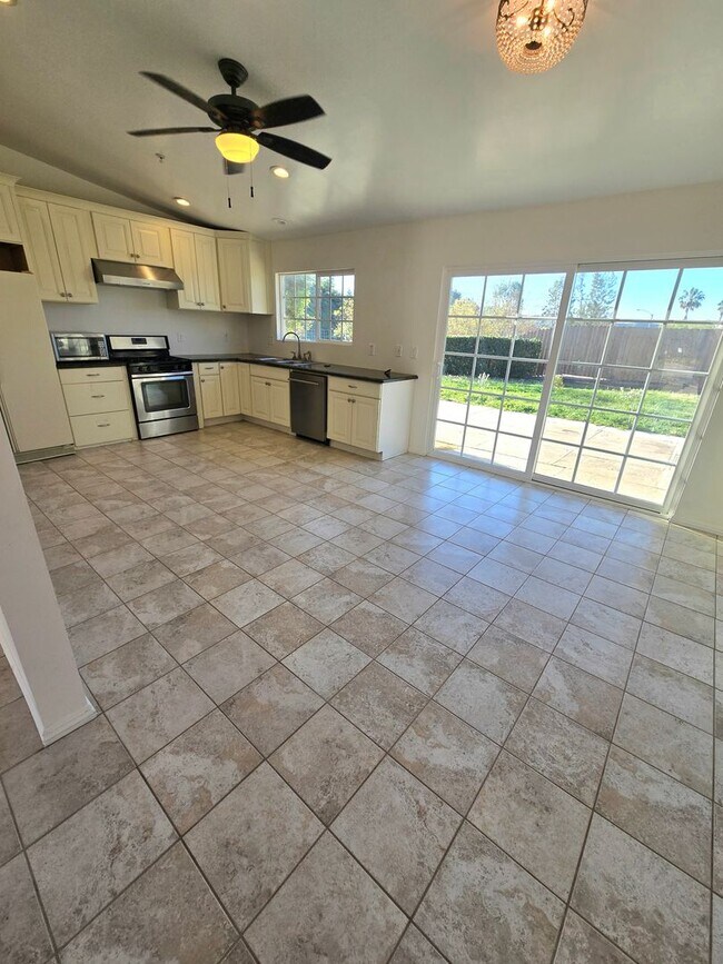 Building Photo - 14494 Cambridge St