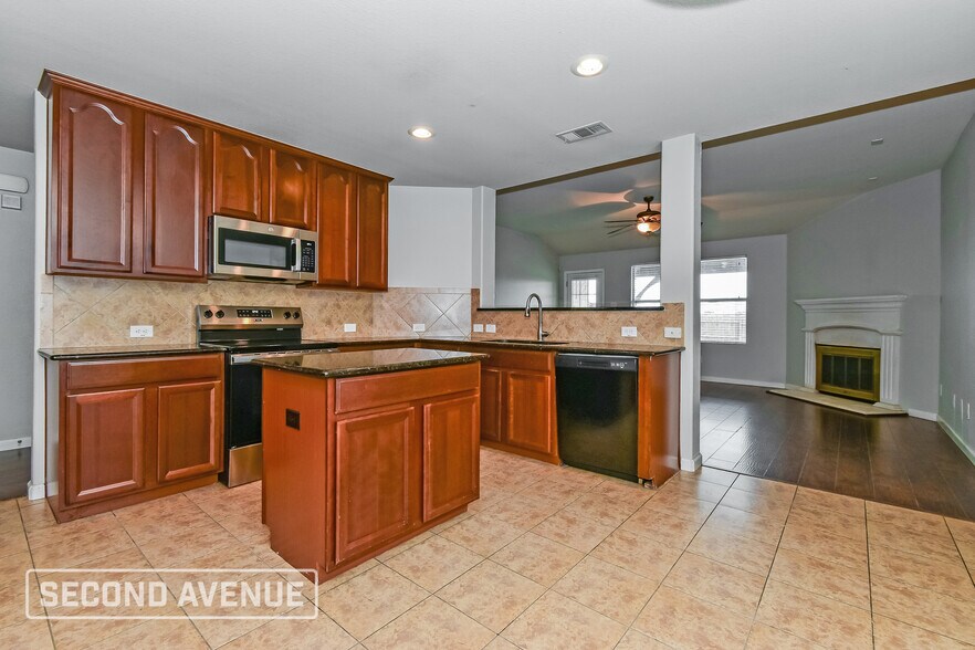 Building Photo - 680 Austin Ln