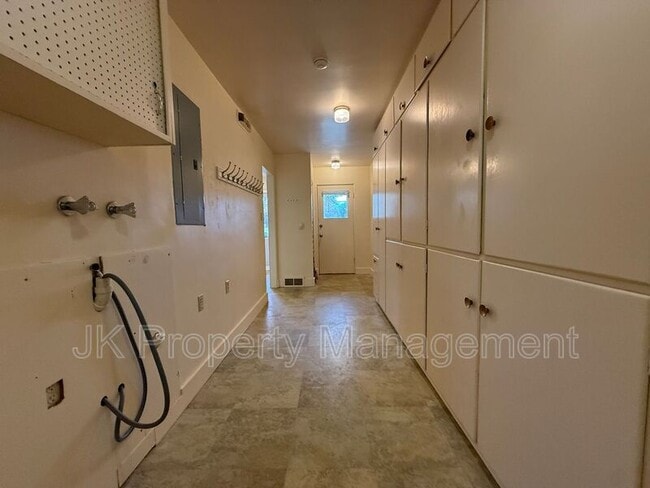 Building Photo - 1726 Alder Dr