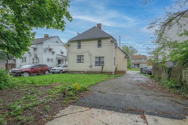Building Photo - Single Family Home
