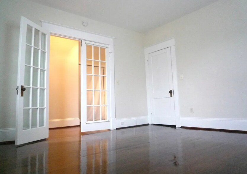 2nd Bedroom - 523 Arbutus Ave SE