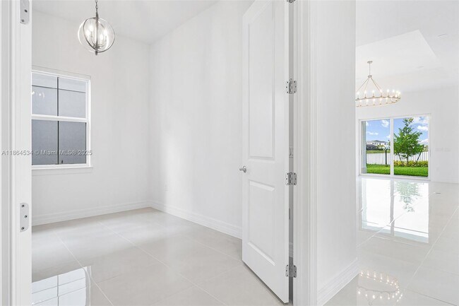 Building Photo - 10444 Northbrook Cir