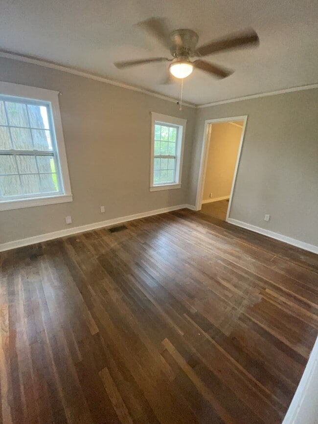 Building Photo - 785 Cedarhurst Rd