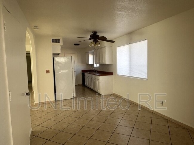 Building Photo - 3635 Clearwater Dr