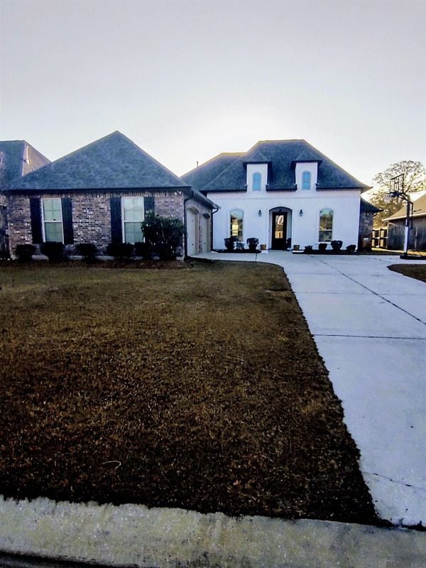 Building Photo - 18081 Old Trail Dr