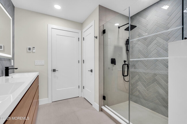 Building Photo - 3580 Ocean Terrace