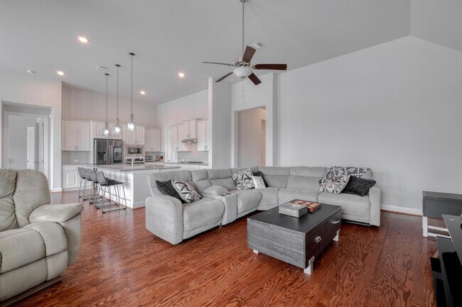 Building Photo - 18012 Leccion Dr