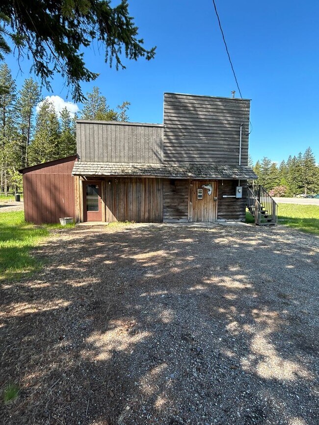 Building Photo - Beautiful 3 Bed, 2 Bath Home in Columbia Falls, MT - Close to Glacier National Park