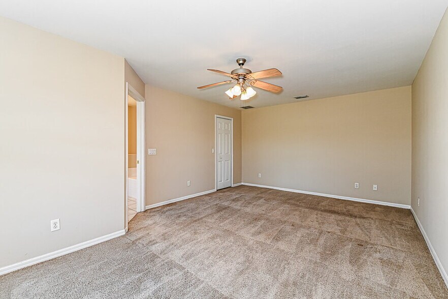 Building Photo - 515 SE 26th Terrace