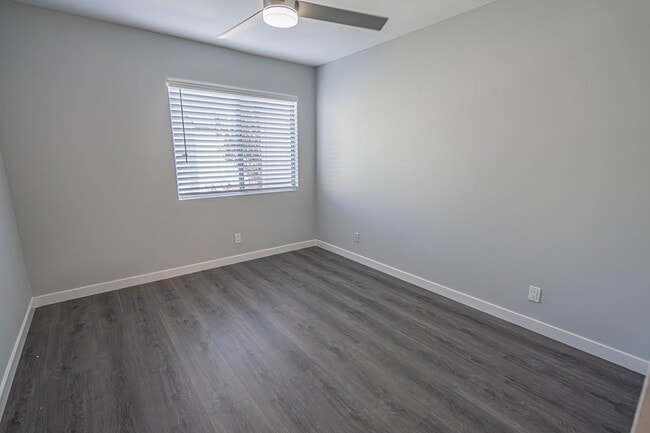 Building Photo - Fully Remodeled 2 Bedroom Condo for Rent in Valencia!